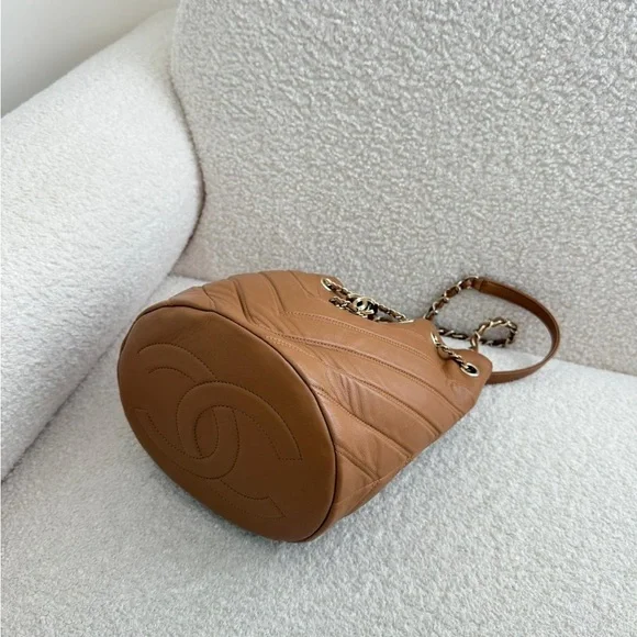 Authentic Chanel Bucket Bag GHW - Picture 5 of 9